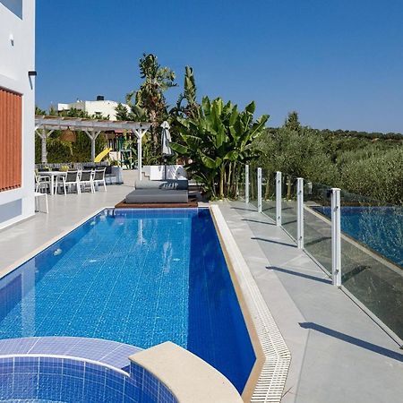 Chara Sensory Luxury Villa With Heated Pool & Gym, By Thinkvilla Pánormos Buitenkant foto