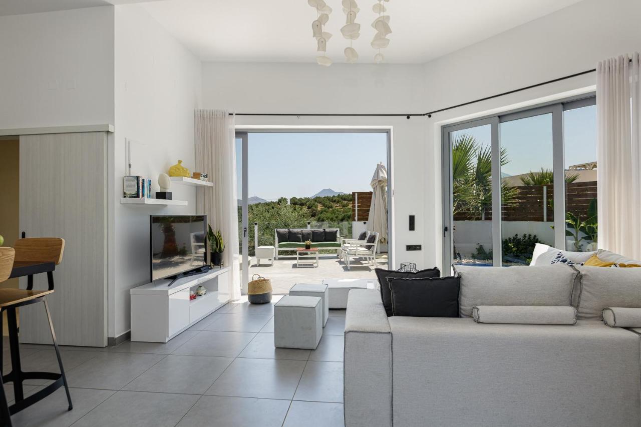 Chara Sensory Luxury Villa With Heated Pool & Gym, By Thinkvilla Pánormos Buitenkant foto