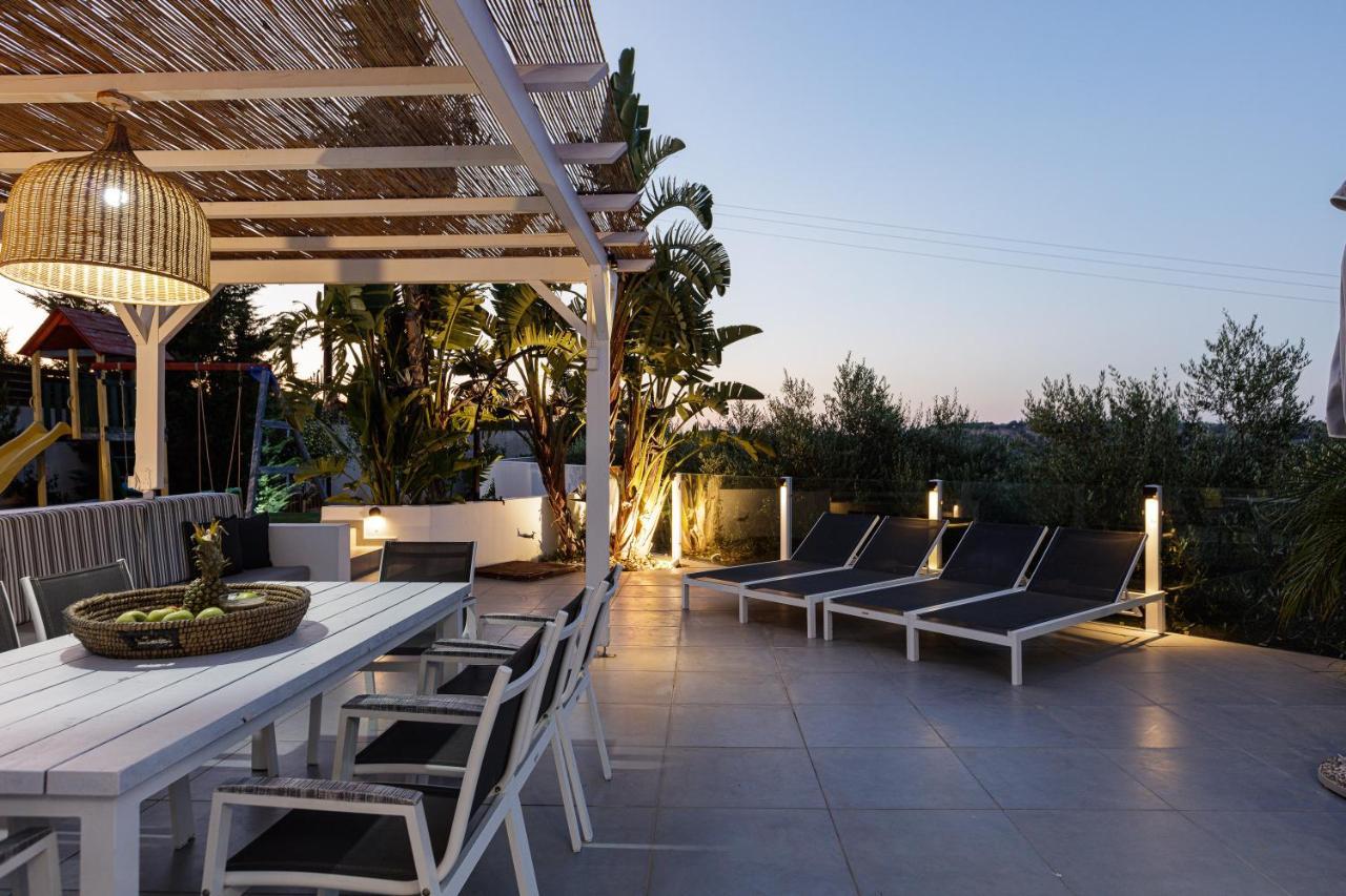 Chara Sensory Luxury Villa With Heated Pool & Gym, By Thinkvilla Pánormos Buitenkant foto