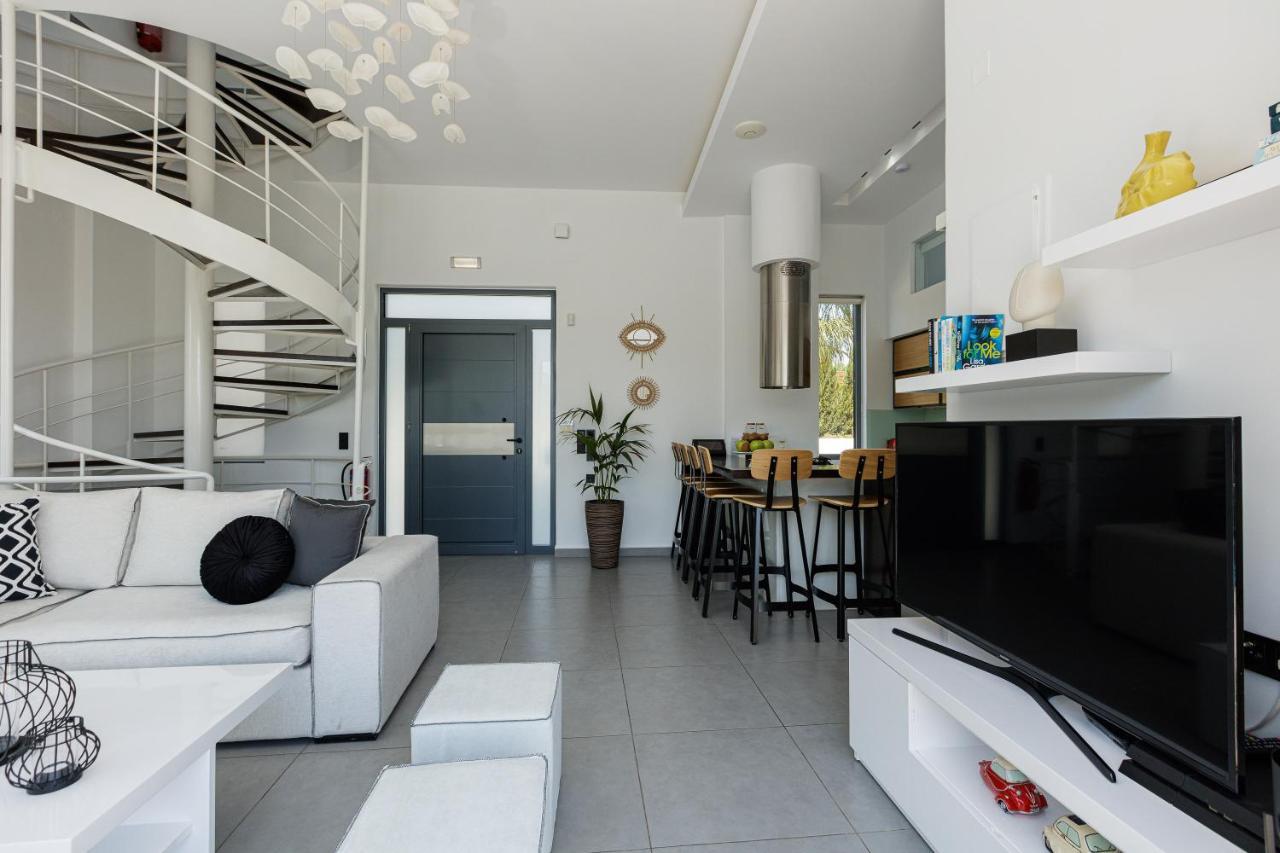 Chara Sensory Luxury Villa With Heated Pool & Gym, By Thinkvilla Pánormos Buitenkant foto
