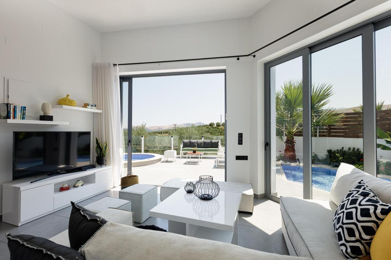 Chara Sensory Luxury Villa With Heated Pool & Gym, By Thinkvilla Pánormos Buitenkant foto
