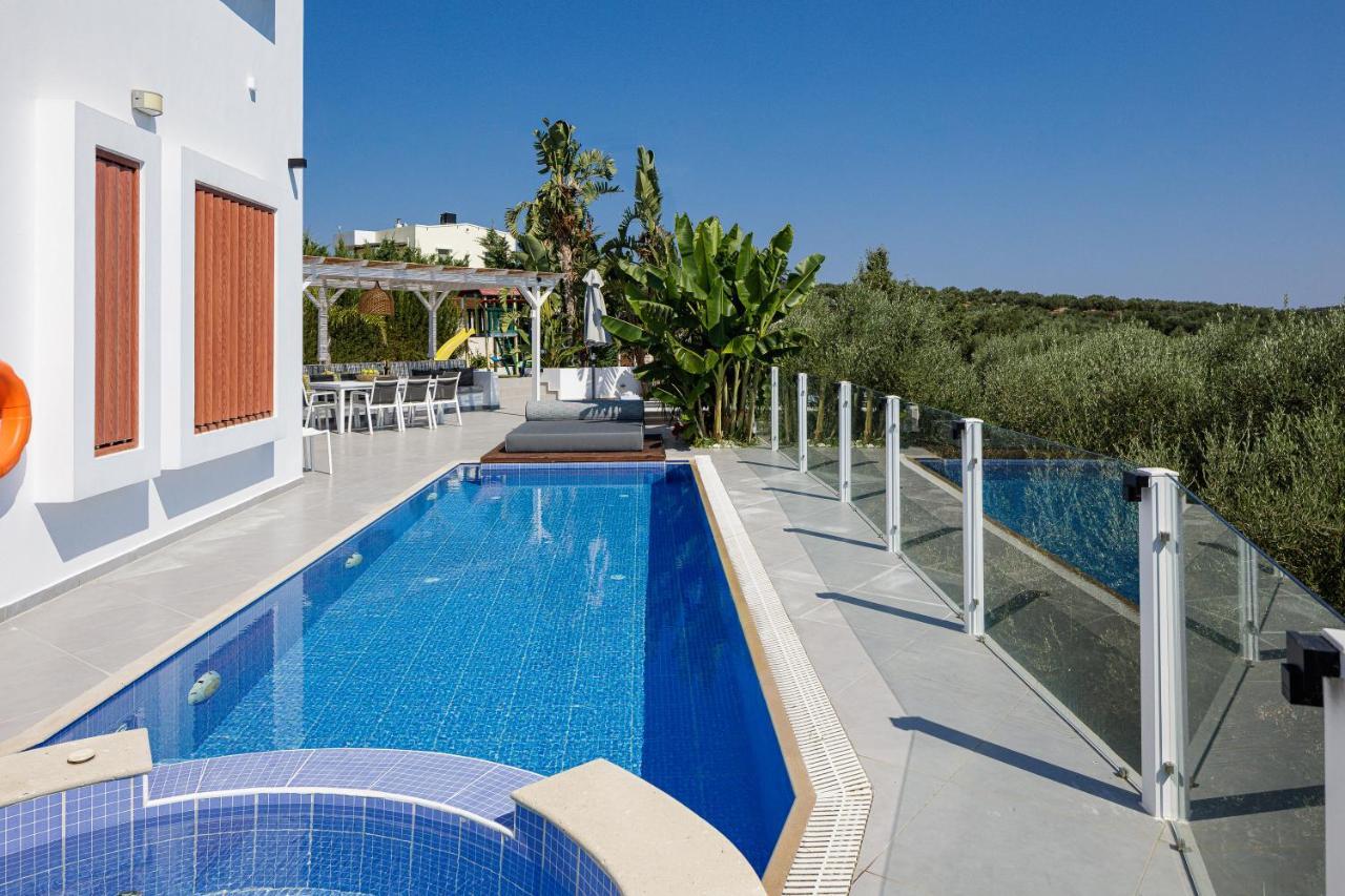Chara Sensory Luxury Villa With Heated Pool & Gym, By Thinkvilla Pánormos Buitenkant foto